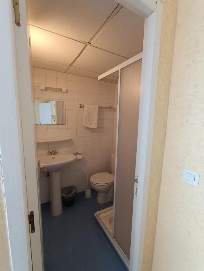Chambre Chez Marie Et Didier 1 Minute A Pied Du Sanctuaire De Lourdes Exterior photo