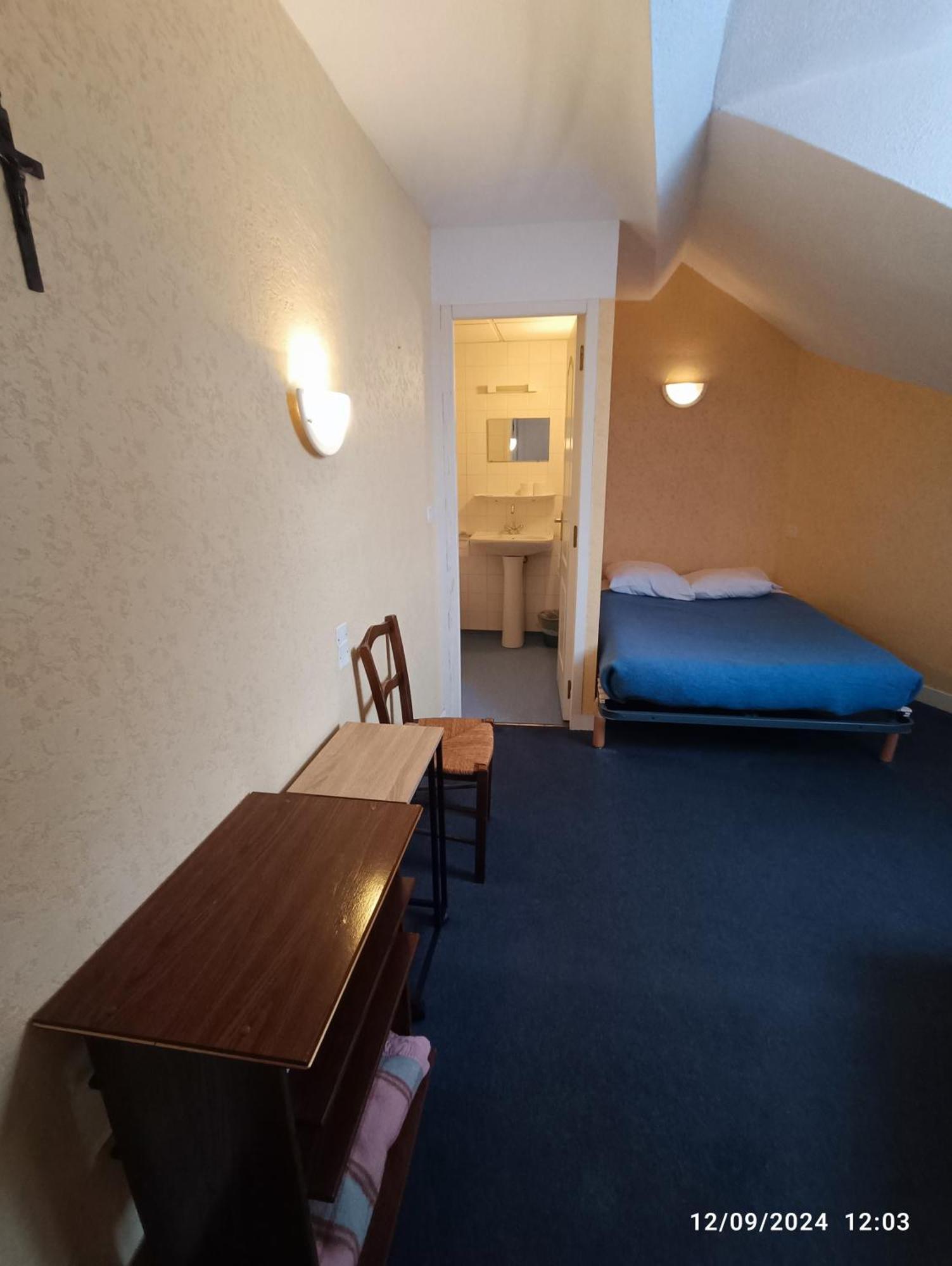 Chambre Chez Marie Et Didier 1 Minute A Pied Du Sanctuaire De Lourdes Exterior photo