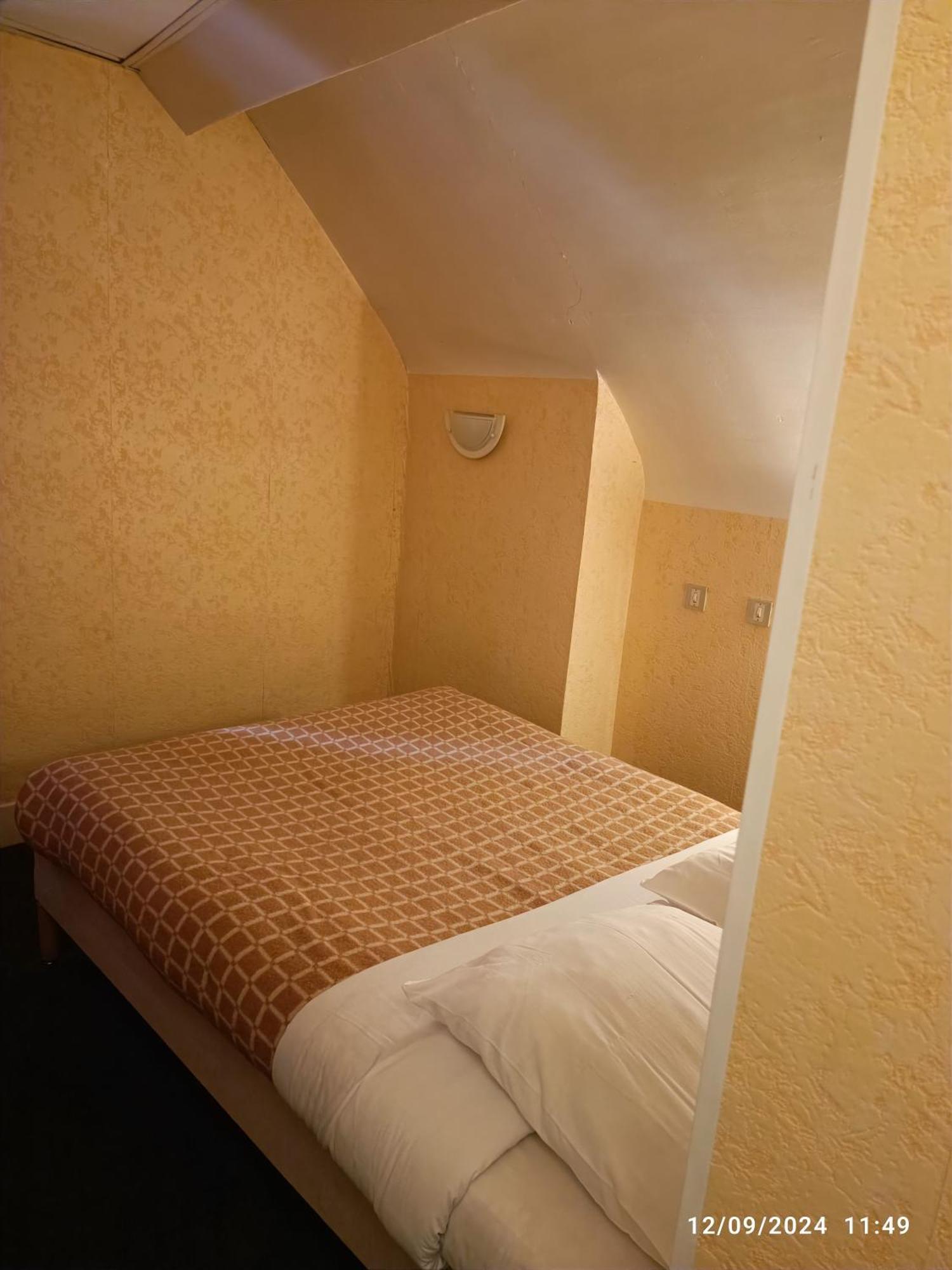 Chambre Chez Marie Et Didier 1 Minute A Pied Du Sanctuaire De Lourdes Exterior photo
