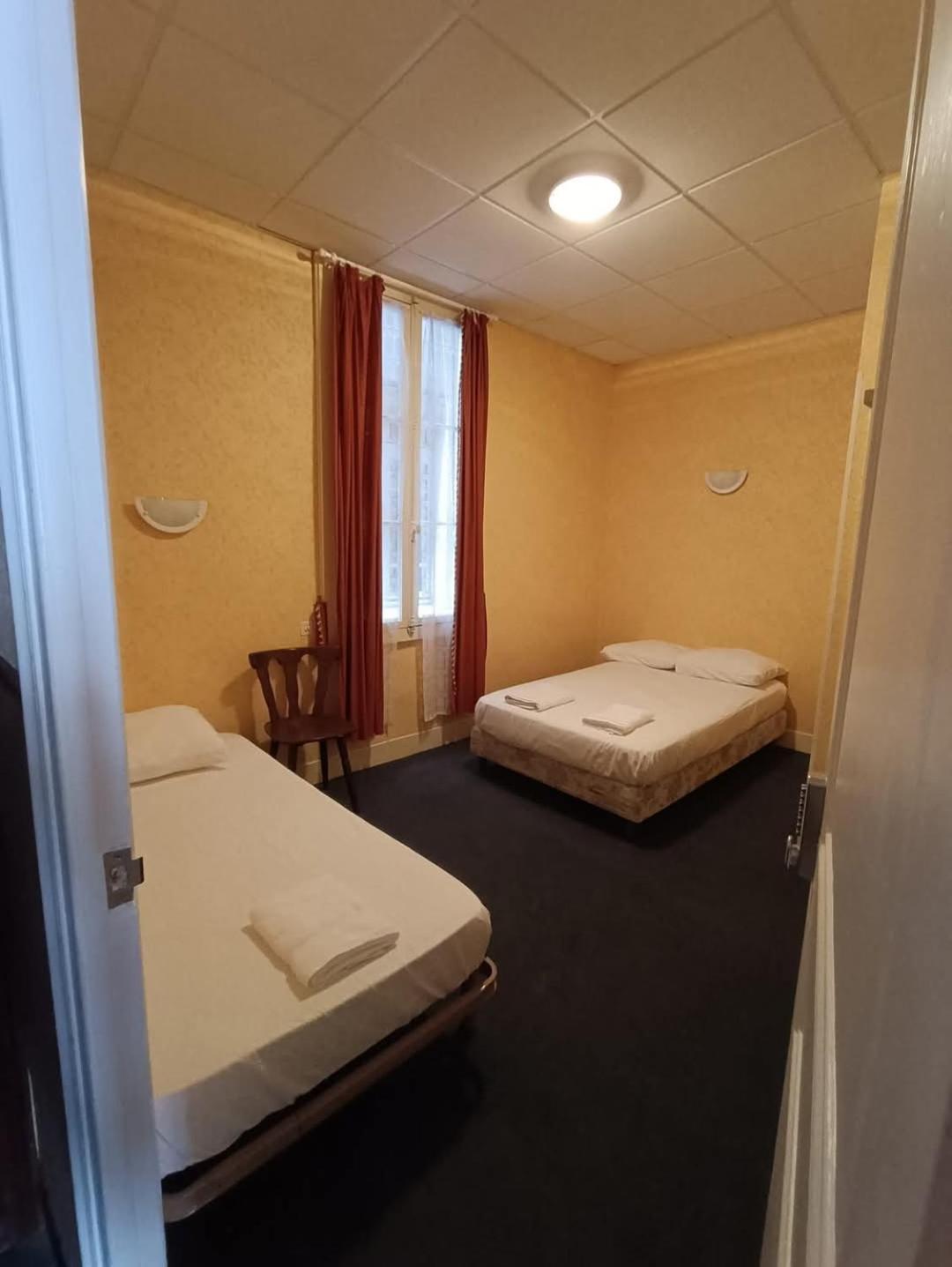Chambre Chez Marie Et Didier 1 Minute A Pied Du Sanctuaire De Lourdes Exterior photo